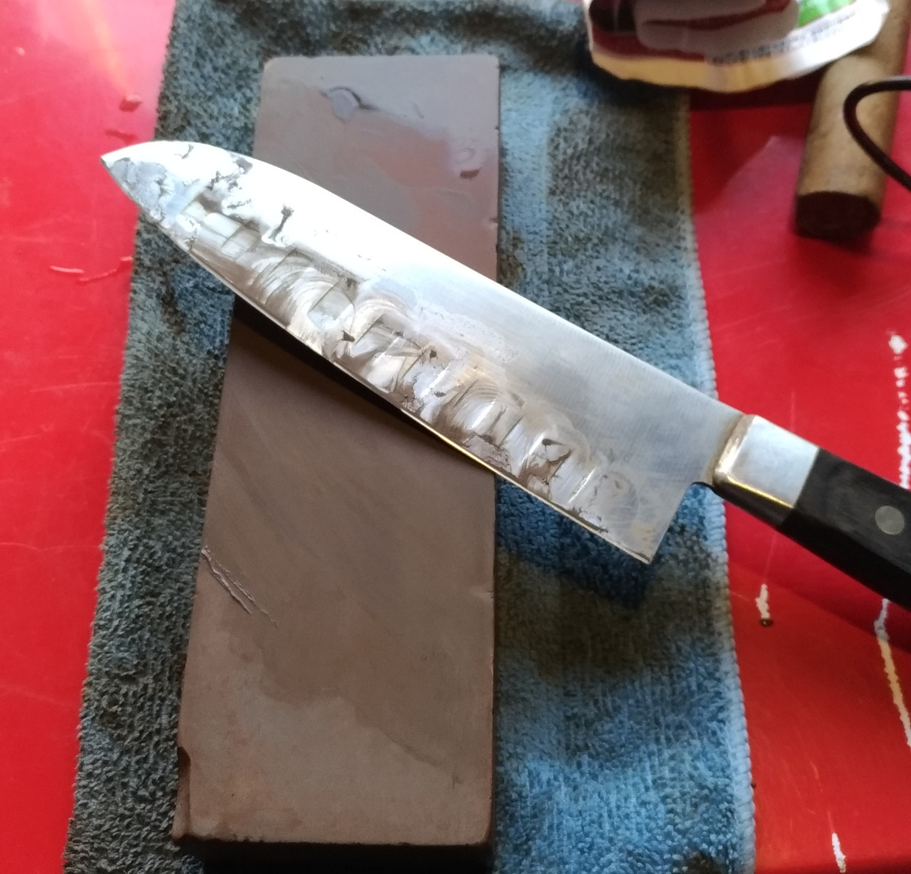 包丁砥ぎ　刃つけの仕直しをします。1本400円