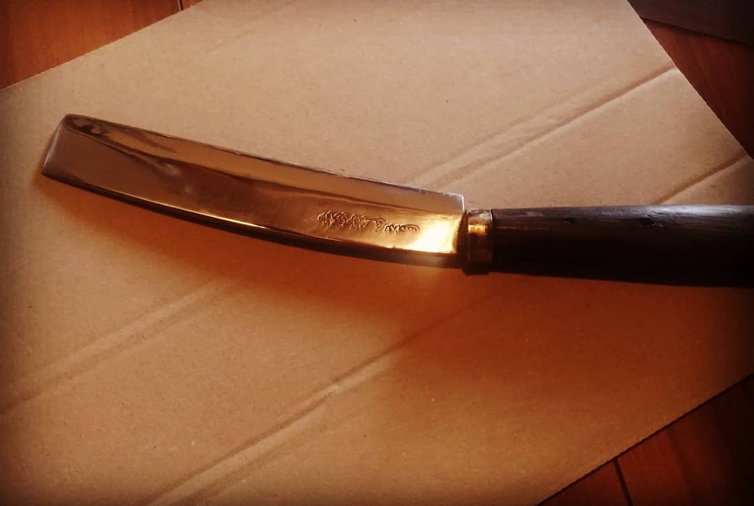 包丁砥ぎ　刃つけの仕直しをします。1本400円